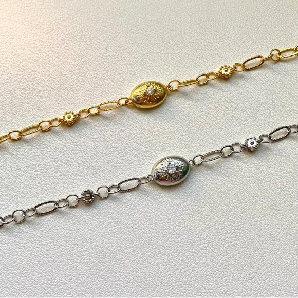 Elegant Gold Bracelet with Crystal Accent - Picture 3 of 3
